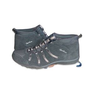 Relaxed fit sketchers with memory foam